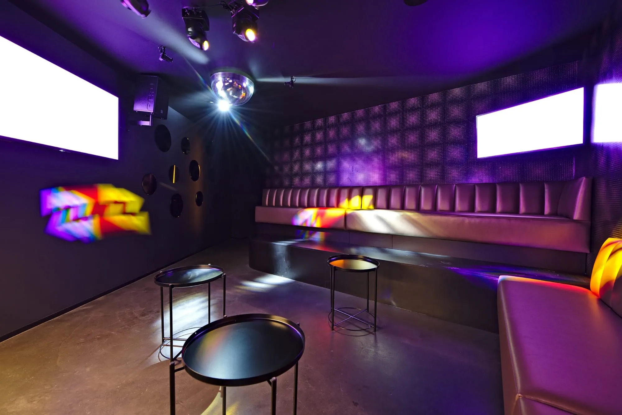 BOA Karaoké Bruxelles Centre Disco Room